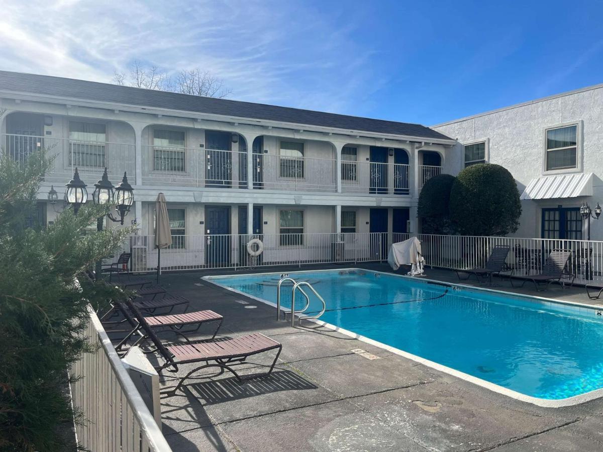 Motel 6 Dallas Tx Downtown Exterior foto